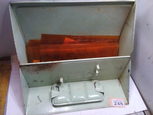 Vintage artist paint box - artist,