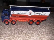 CORGI CLASSICS 1:50 LEYLAND TANKER - YOUNGERS 24301