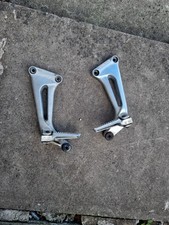 HONDA VTR1000 VTR 1000 FIRESTORM 1997-2002 RIGHT HAND REAR FOOT PEG AND HANGER