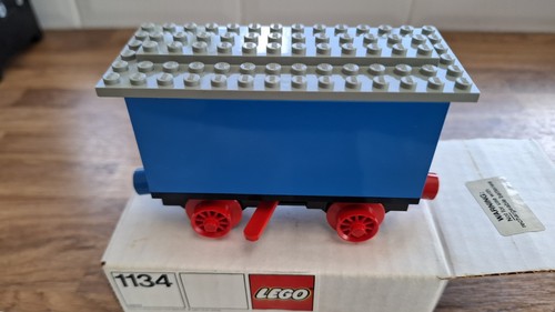 Lego locomotive battery tender