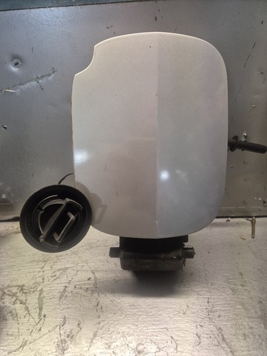Renault clio 2007 fuel door - clio,