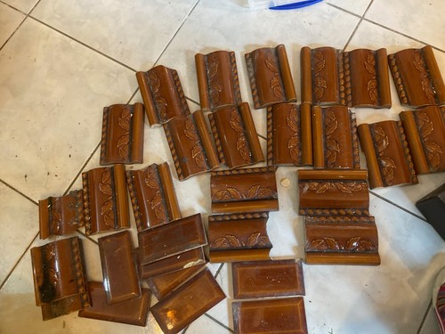 Lot dark honey brown mainly - of,