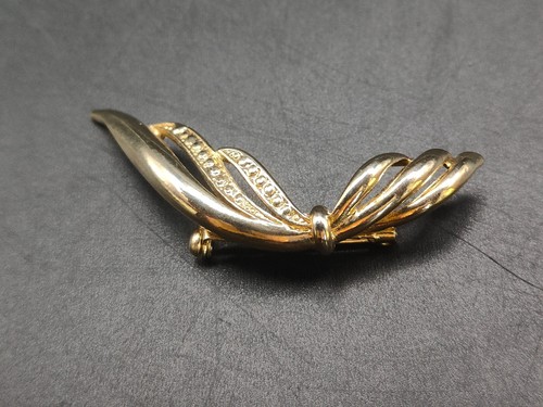 Vintage gold tone leaf - tone, spray