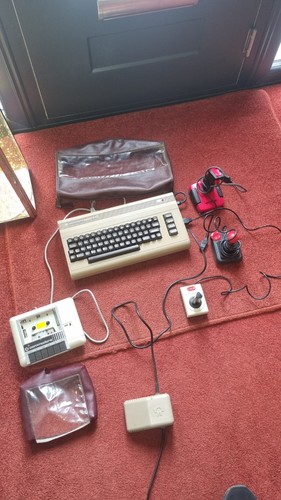 Commodore bundle powers on - commodore,