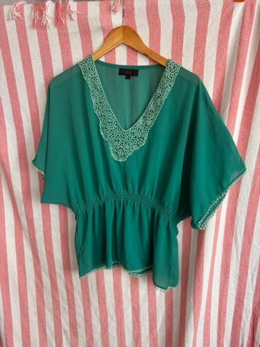 Green lace detail holiday