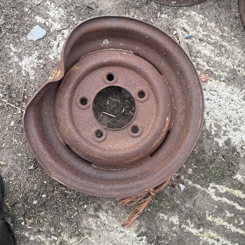 Land rover wheel rim - rim, needs