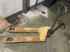Pallet pump truck - pallet,