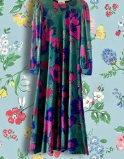 Stunning Oasis Size Medium