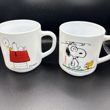 2 x Vintage Snoopy Pyrex Mug Arcopal France by Shultz 1965 - snoopy peanuts 