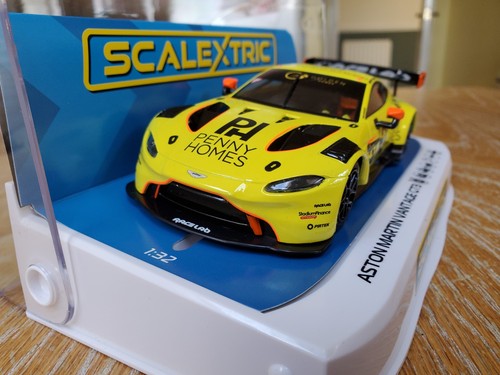 New scalextric c4446 aston - c4446,