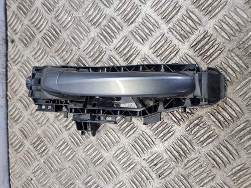 Mercedes e220 door handle - mercedes,