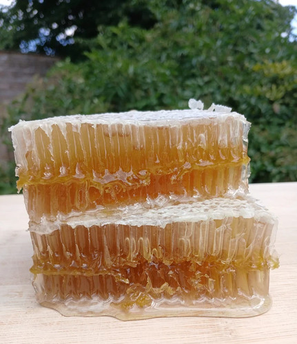 Pure honeycomb cut comb - cut,