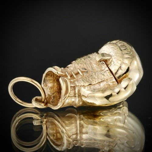 Unusual 9ct yellow - gold, boxing