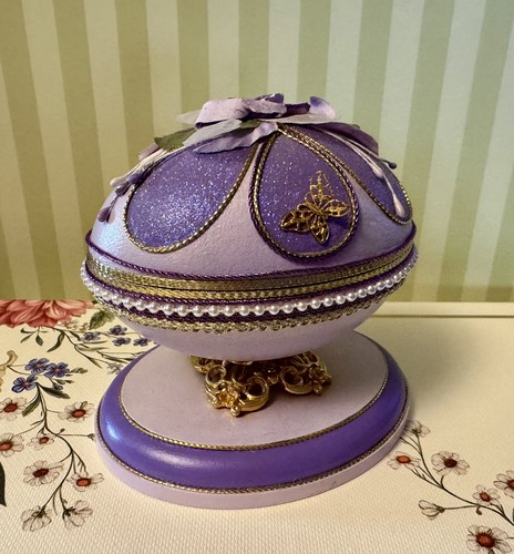 Goose egg decorated gold - goose,
