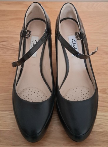 Ladies size black leather - size,