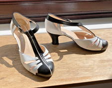 The Queenie in Black and White