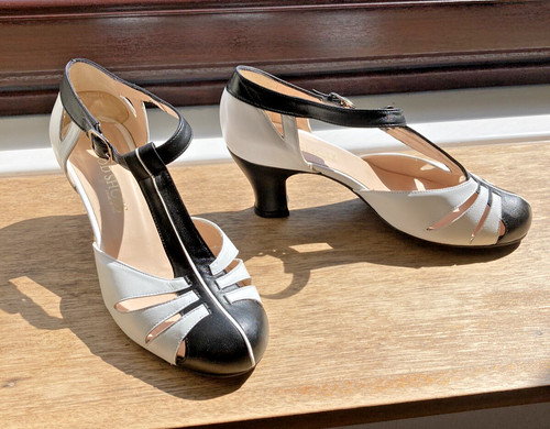 The queenie black and white - the,