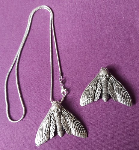 Large death head hawk moth - large,