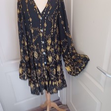 Unbranded Black And Gold Detail Dress With Fluted Hem And Sleeves. Size 20 BNWOT