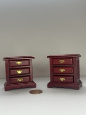 1:12 Scale Dollhouse Furniture – Pair of Mahogany Effect Bedside Tables