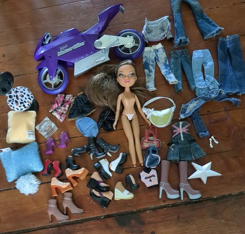 Bratz vintage large bundle - bratz,