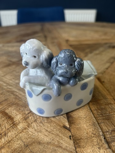 Nao lladro puppy - by,