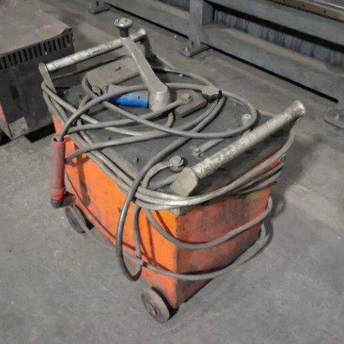 Oil cooled arc - cooled, electric