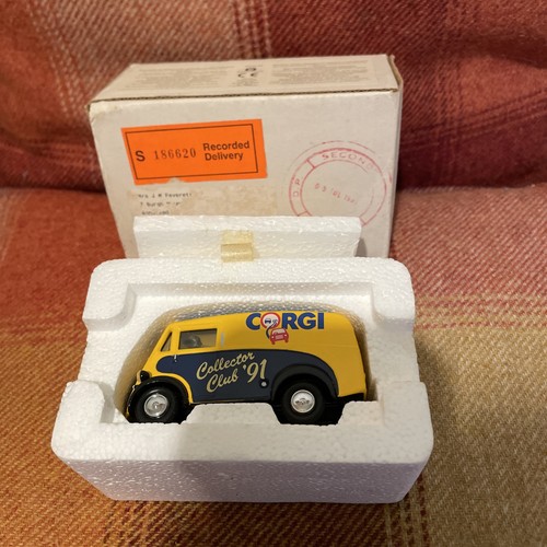 Corgi scale morris - corgi,