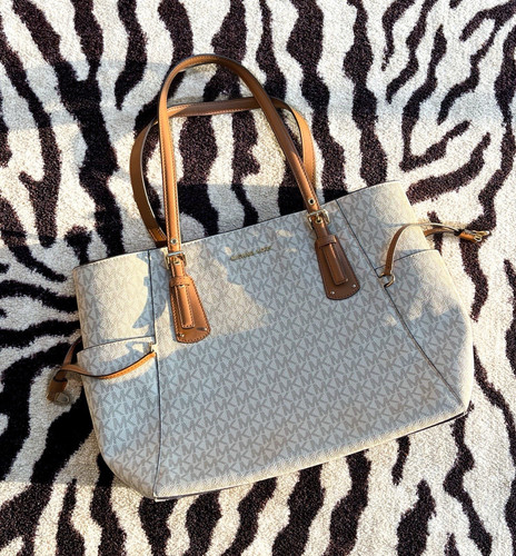 Michael kors large logo - michael,