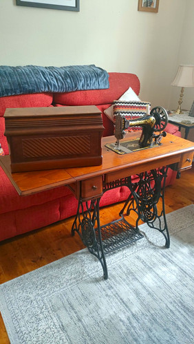 Singer treadle mechanical - 66,