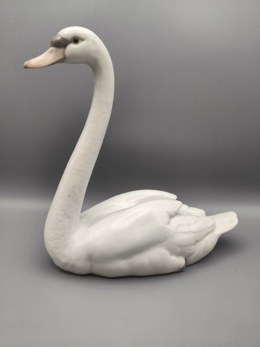 Large lladro graceful swan - lladro,