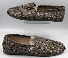 Toms Aztec Pattern Canvas