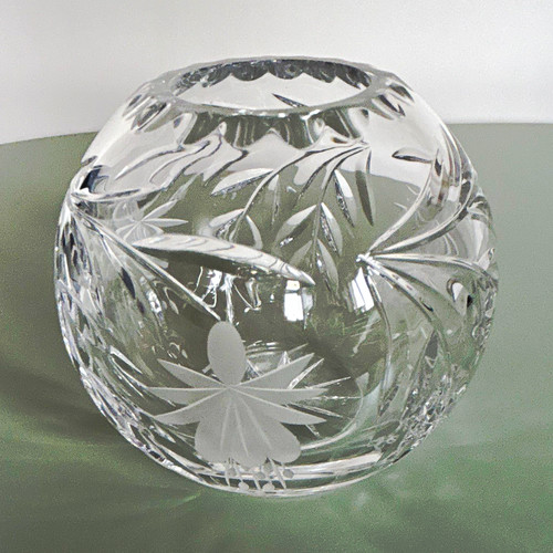 Clear cut glass - floral, round
