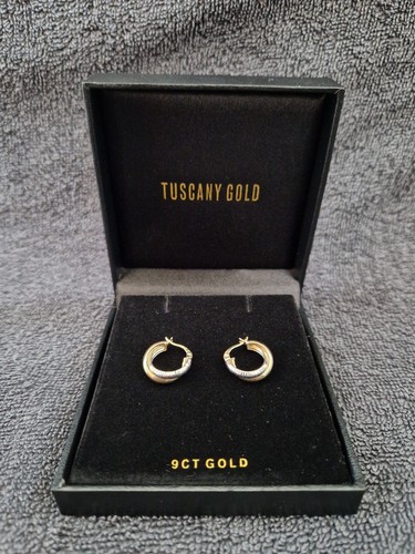 9ct gold diamond cut - &, plain