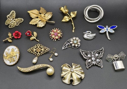 Vintage costume jewelry brooch - costume,