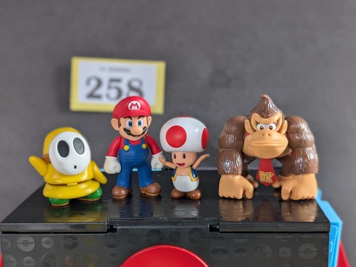 Super mario figures - figures, shy