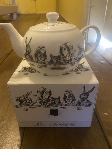 Alive wonderland teapot - in,