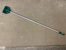 Plastic Kentucky Mop Holder with 137cm Aluminium Handle – Green – 841103