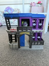 Fisher Price Gotham City Jail Batman Playset (missing Door)