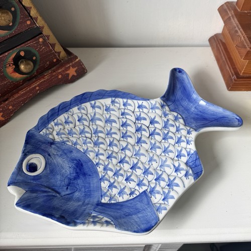 Parlane blue white fish - &,