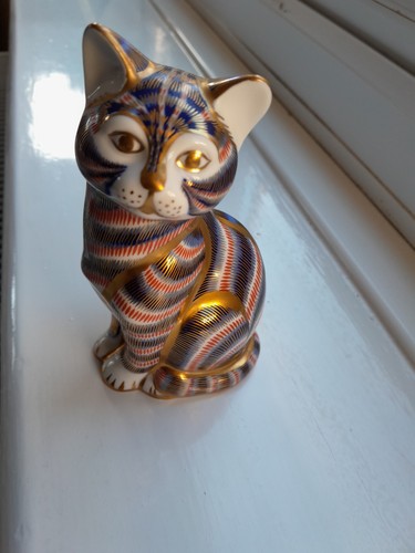 Royal crown derby - derby, paperweight