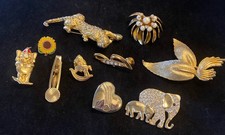 Job Lot Gold Tone Brooches X