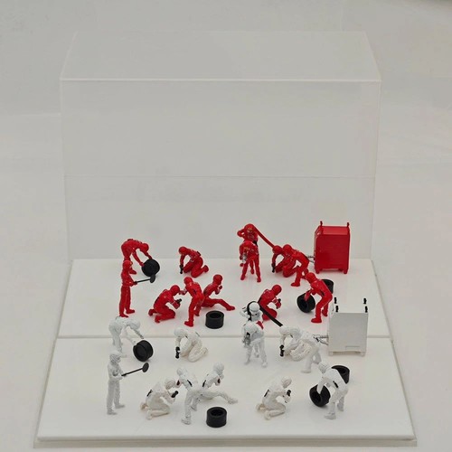 Scale racing team pit - scale,