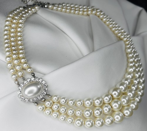 Avon vintage 1980 three strand - 1980, three-strand