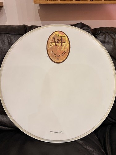 Remo ambassador bass - 18”,