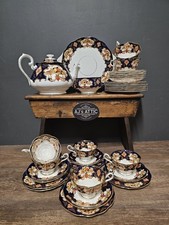 Stunning Royal Albert Heirloom Tea Set Inc Tea Pot, Cake / Sandwhich Trays Etc