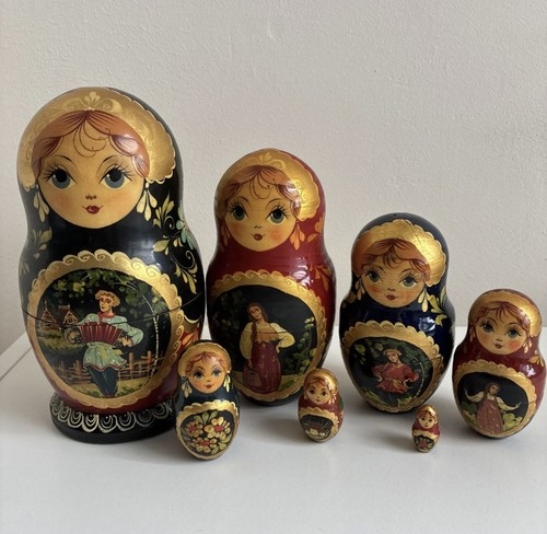 Russian wooden nesting dolls - nesting,