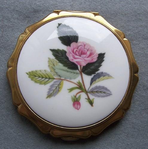Stratton vintage enamel powder