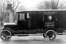 jyy-29 Kent County Library, Vulcan Van Lorry, West Malling. Photo