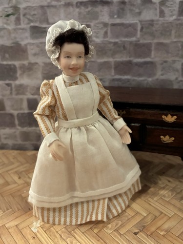 Dolls house scale - house, 1/12